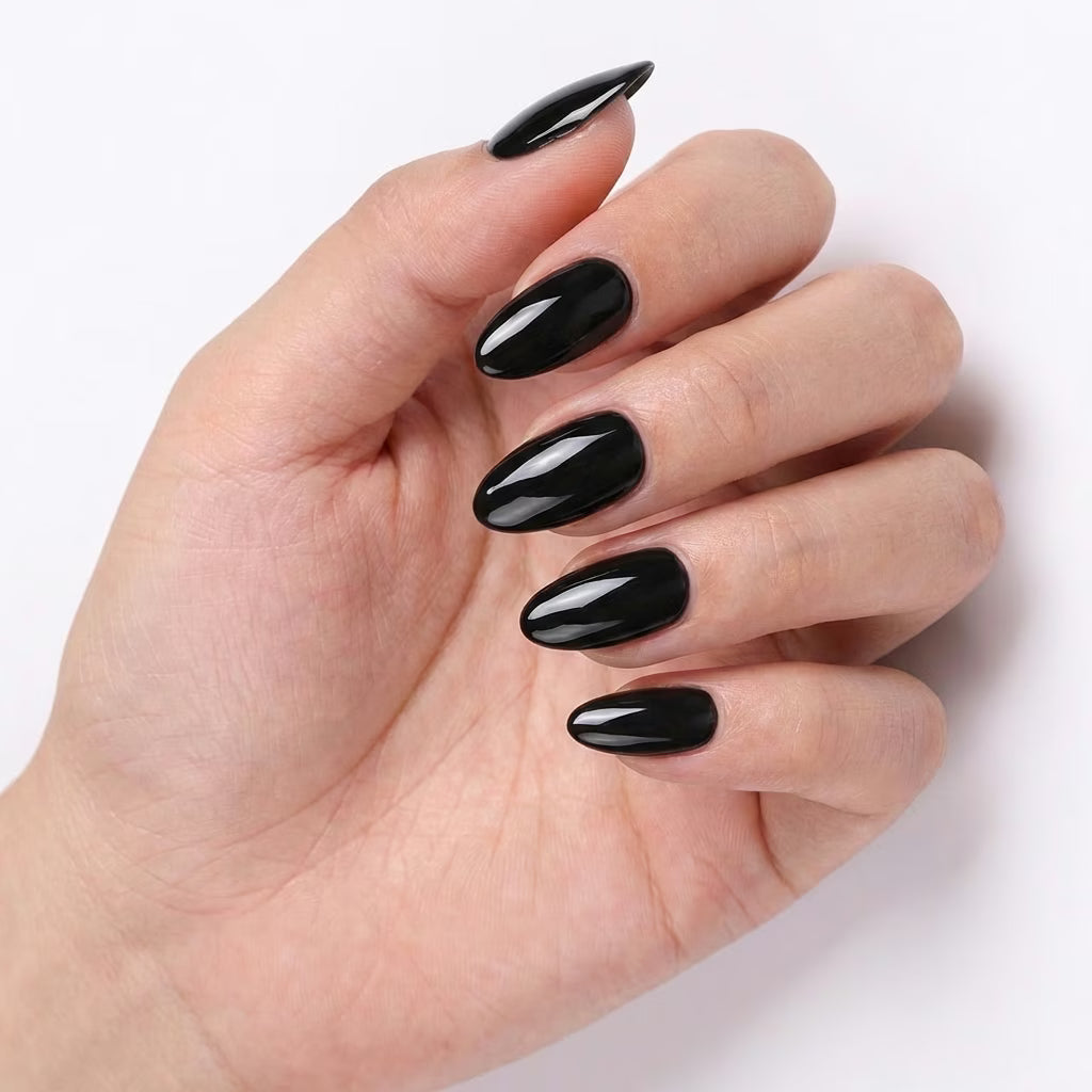 LILYCUTE Black Nail Gel Polish 7ml (X001) UV LED - LILYCUTE - Hand Swatch