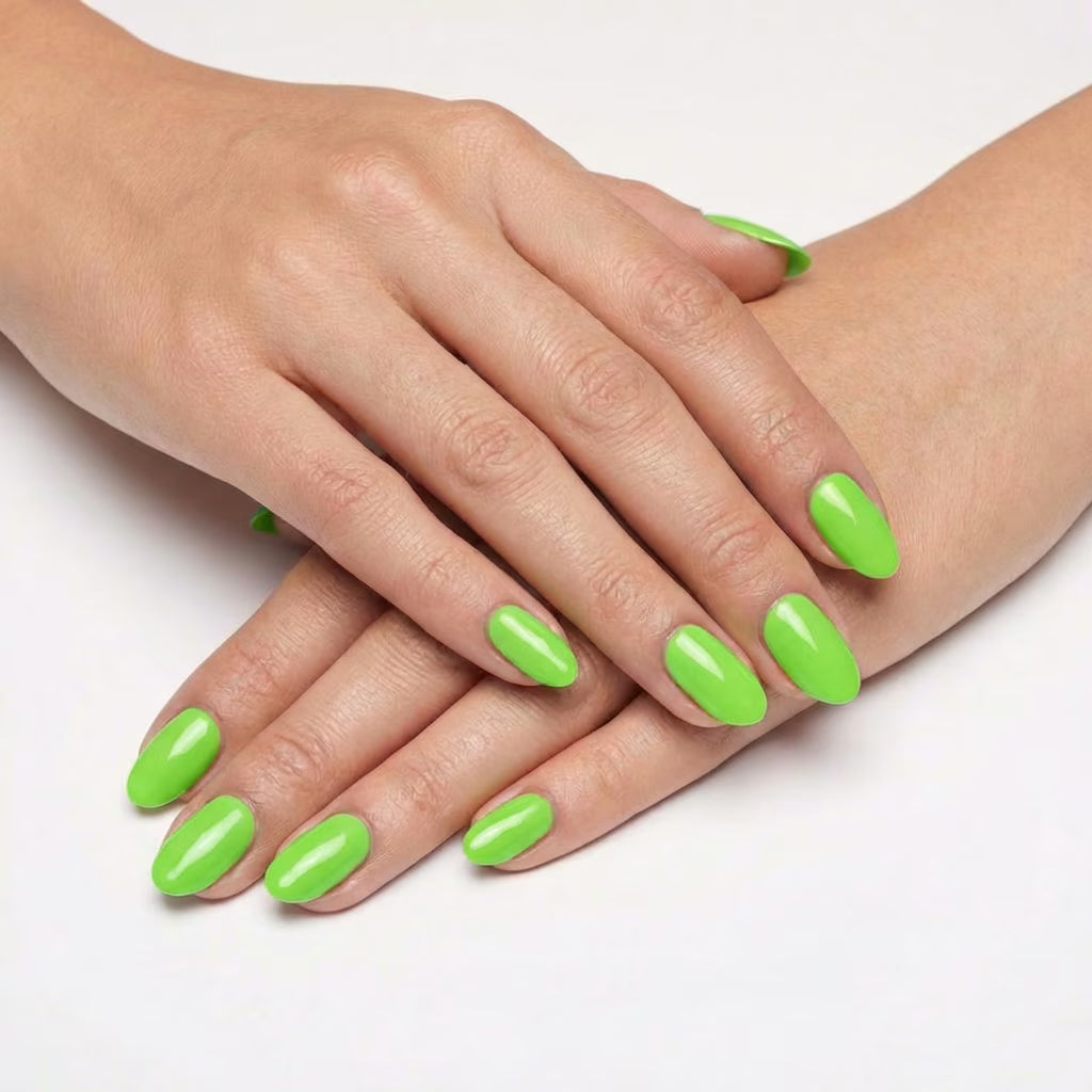 LILYCUTE Bright Lime Nail Gel Polish 7ml (X090) UV LED - LILYCUTE - Two Hands Swatch