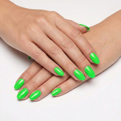 LILYCUTE Electric Green Nail Gel Polish 7ml (X096) UV LED - LILYCUTE - Two Hands Swatch