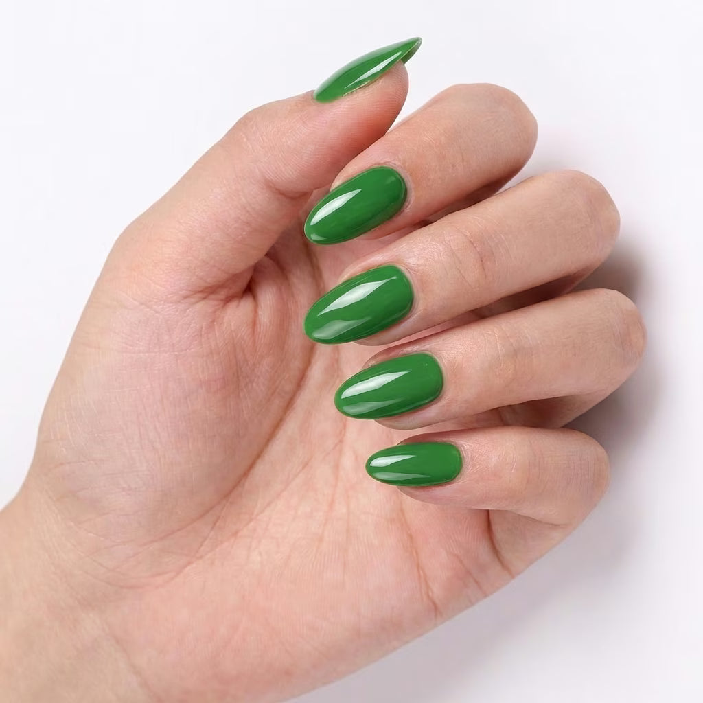 LILYCUTE Forest Green Nail Gel Polish 7ml (X092) UV LED - LILYCUTE - Hand Swatch