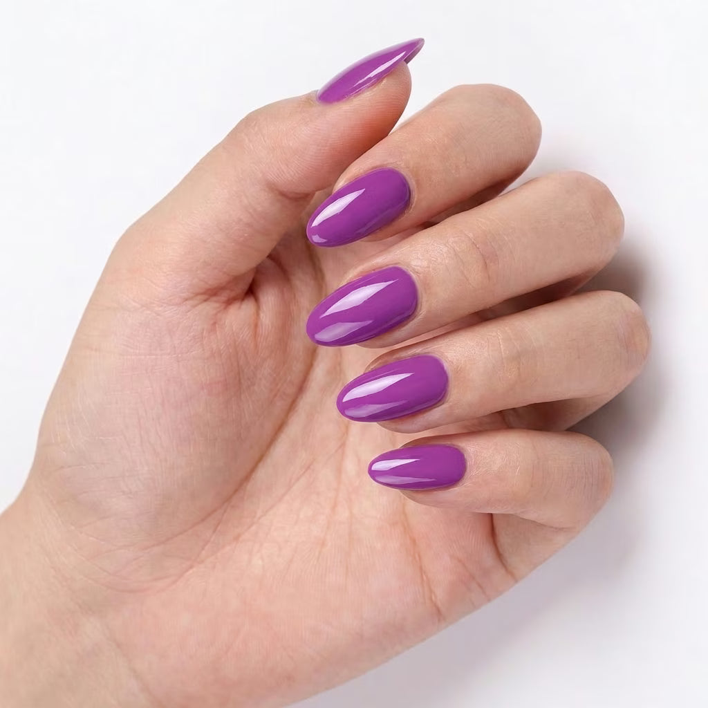 LILYCUTE Gel Polish LC-F062 hand-swatch-curled