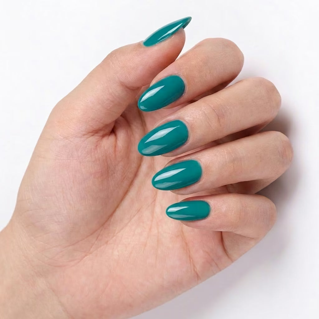 LILYCUTE Gel Polish LC-F099 hand-swatch-curled