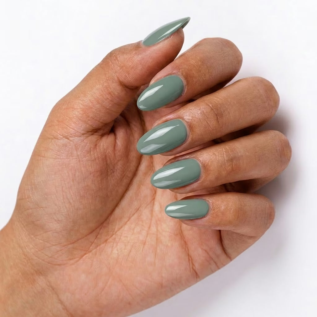 LILYCUTE Gel Polish LC-F103 hand-swatch-curled