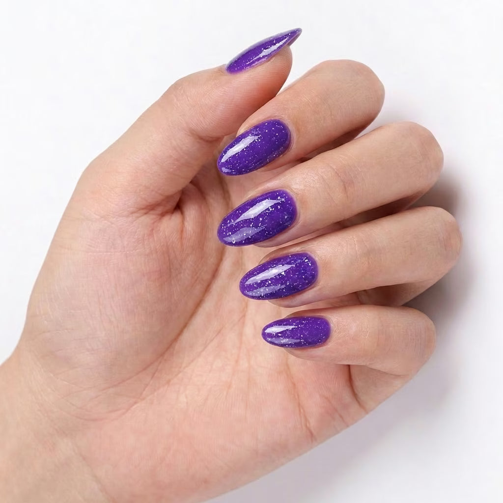 LILYCUTE Gel Polish LC-F114 hand-swatch-curled