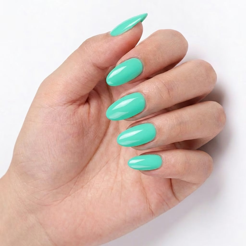 LILYCUTE Gel Polish LC-F150 hand-swatch-curled