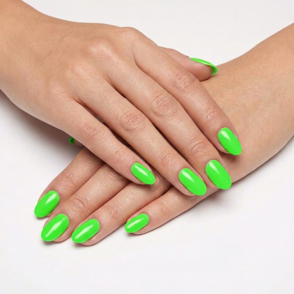 LILYCUTE Neon Green Nail Gel Polish 7ml (X095) UV LED - LILYCUTE - Two Hands Swatch