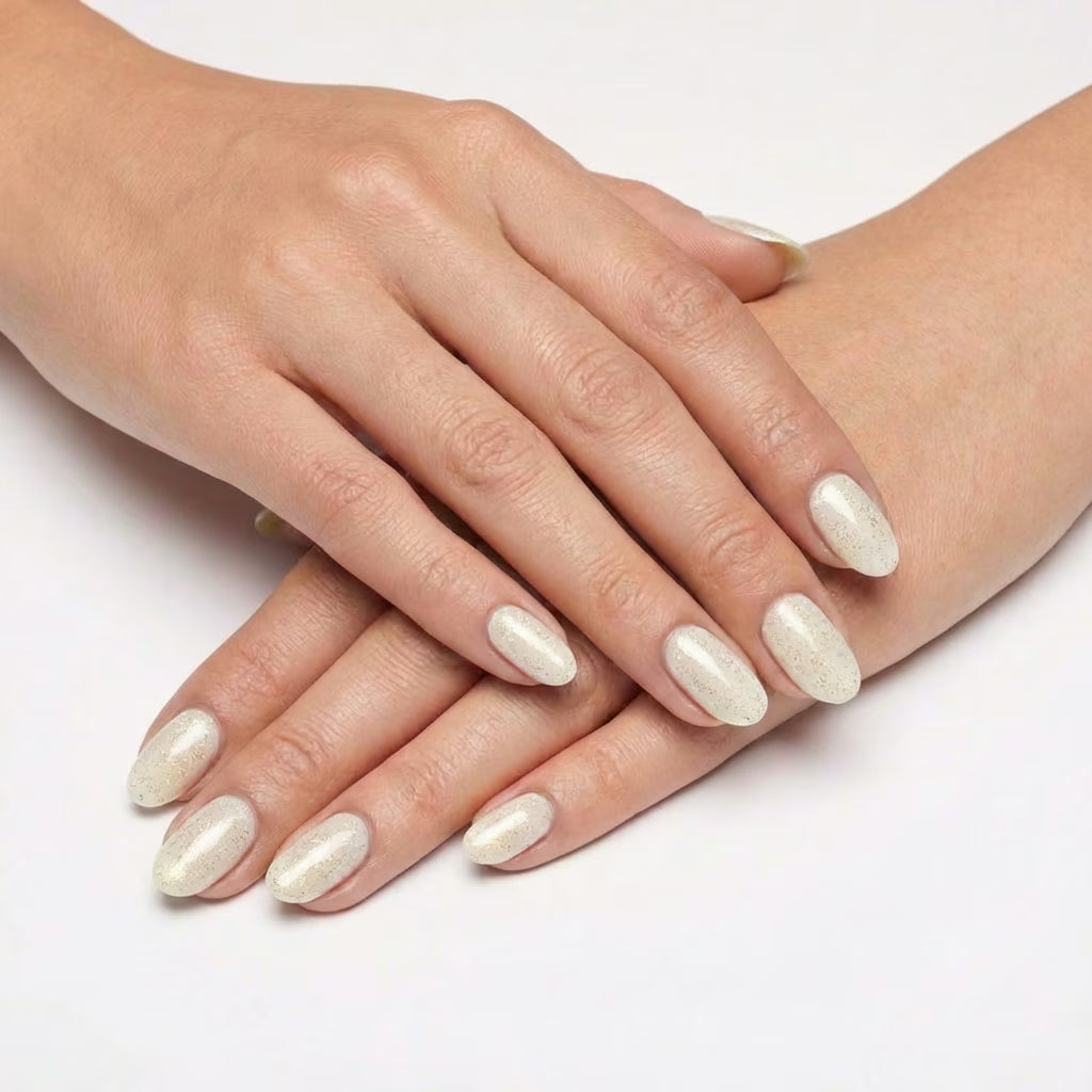 LILYCUTE Off White Nail Gel Polish 7ml (X109) UV LED - LILYCUTE - Two Hands Swatch