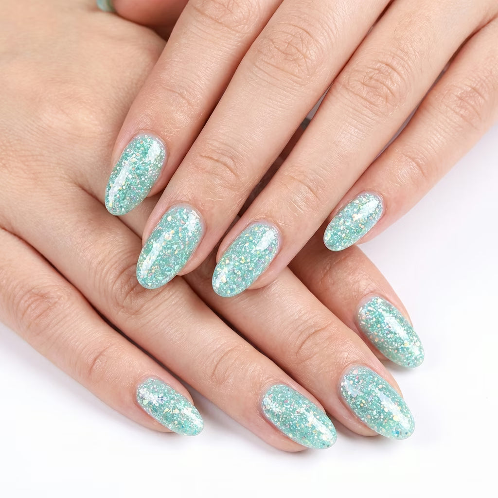 LILYCUTE Seafoam Nail Gel Polish 7ml (X118) UV LED - LILYCUTE - Two Hands Swatch
