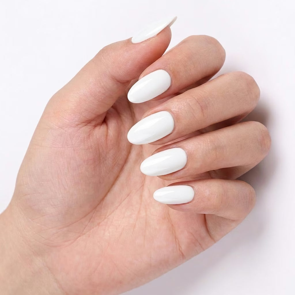 LILYCUTE White Nail Gel Polish 7ml (X002) UV LED - LILYCUTE - Hand Swatch